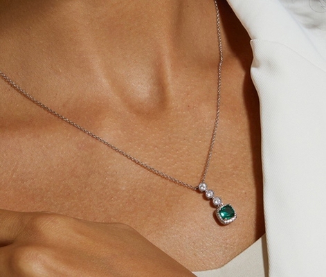 Emerald Retro Pendant Clavicle Chain in 925 Silver with Pave Setting Inlay Technology