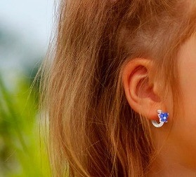 사파이어 큐브 지르콘 나비 껴안기 귀걸이