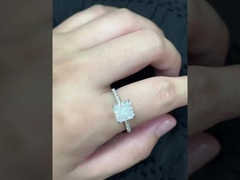 왜 925 실버인가요? 변치 않는 아름다움과 저자극성 착용감.